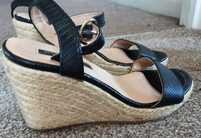 Peacocks schwarze Kunstleder Keilabsatz Sandalen mit Espadrille Absatz Gr. 3
