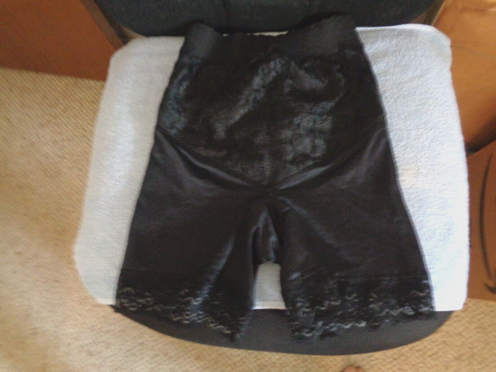 AUBERGINE TUMMY CONTROL🌟VTG.HIGH WAIST COMPRESION🌟USED/SMALL /BLACK LACE👀