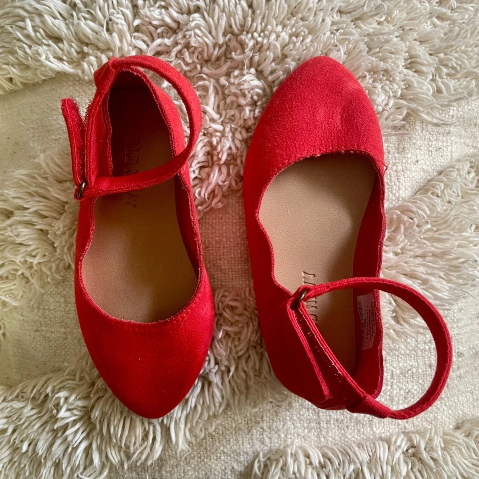Red pointed toe scalloped ballet flats with ankle strap - toddler size 6 (GUC) - Image 4 of 4