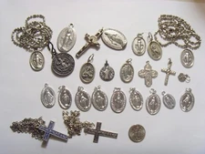 25 vintage assorted catholic religious faith items Saints pendants lot 51922