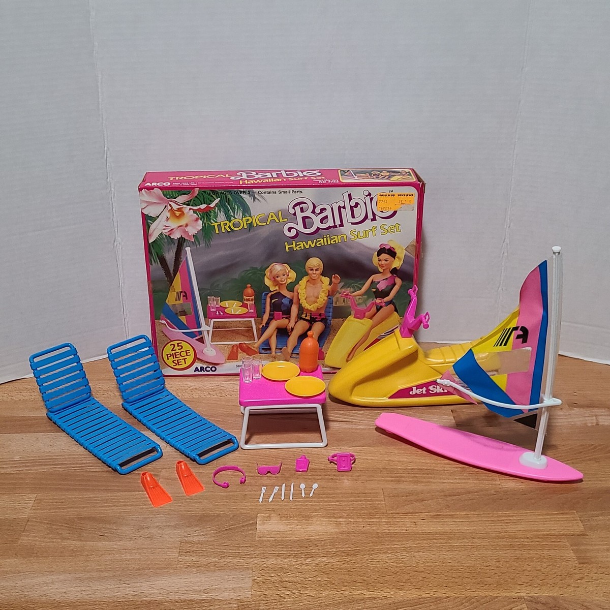 1986 Tropical Barbie Hawaiian Surf Set Playset with Accessories In