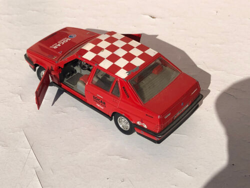 Lot 3 Burago BMW 635 CSi, Alfa Romeo 75, Lancia Beta MC au 1/24 à restaurer. - Foto 22 di 24