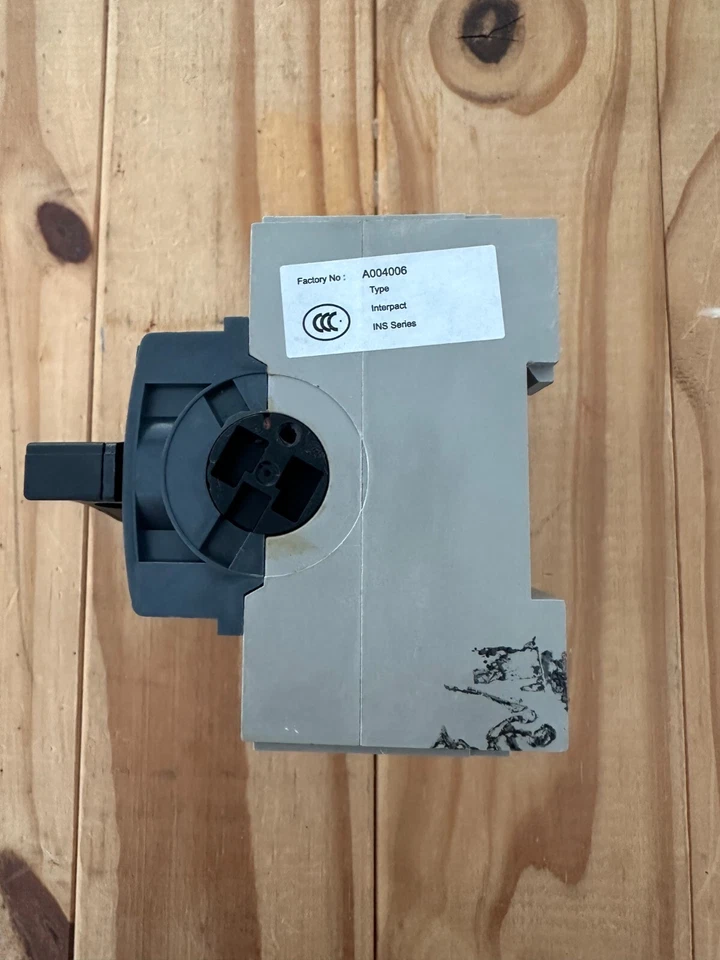 MERLIN GERIN INTERPACT 80A INS80 3 POLE 28904 SWITCH DISCONNECTOR - Image 4 of 4