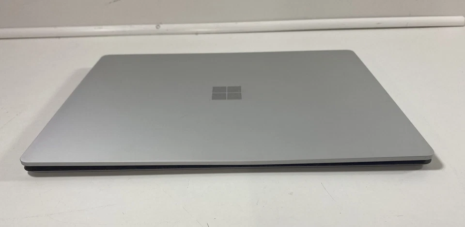 Surface Laptop 13.5", 128GB SSD, Intel Core i7-7660U, 2.50GHz, 8GB, Pantalla Táctil Foto 2 de 4