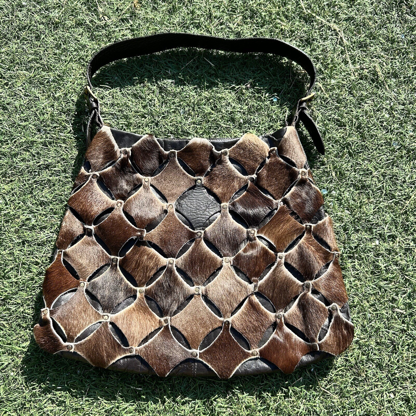 bottega vineta cowhide purse | slight damage to front area | measurements in pic