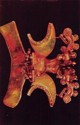 COSTA RICA - Museo Nacional - Colgante en oro de un ave bi-cefalica