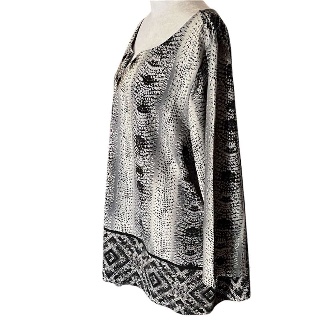 Ruby Rd Black & Gray Snakeskin Print Beaded Top P… - image 3