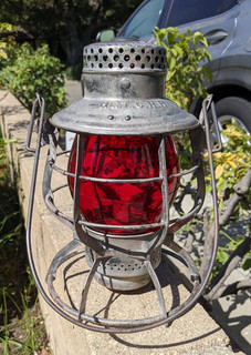 TINNY HOUSTON & TEXAS CENTRAL RAILROAD TALL GLOBE RAILROAD LANTERN 1912 LAST PAT