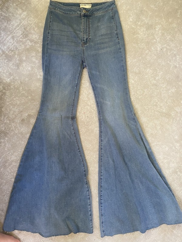 NWOT Free People Bell Bottom Jeans (Size 26)