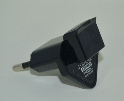 X  1 x Motorola EU AC Travel Stromadapter