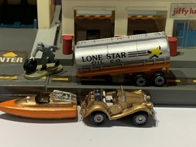 GALOOB MICRO MACHINES LOT, VEHICLES,BUILDINGS. PLYMOUTH FUNNY CAR, WRECKER ECT