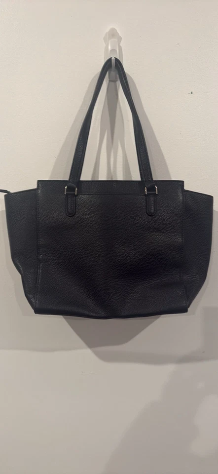 Bolso de hombro Kate Spade mediano de cuero negro para mujer Foto 2 de 4