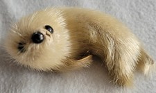 STEIFF kl. Robbe ca. 9x6 cm bespielt ohne ID gut erhalten