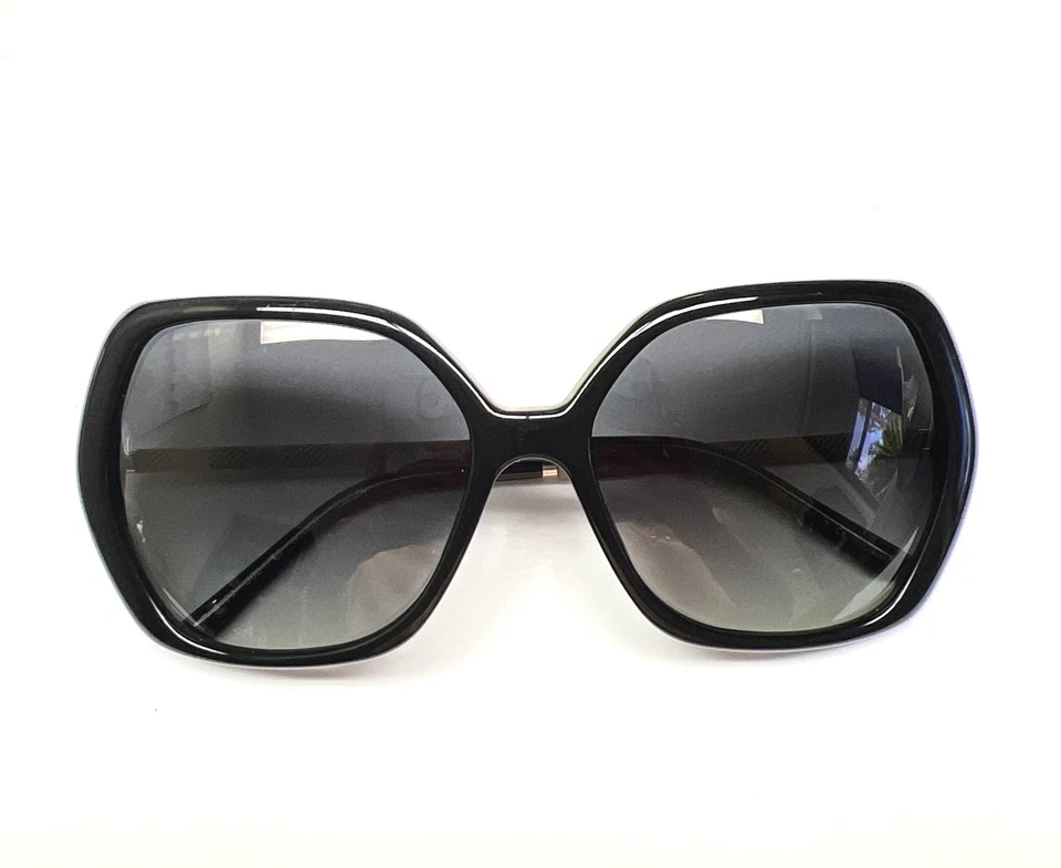 Gafas de sol Burberry B 4122 3001/T3 pulidas negras clásicas a cuadros polarizadas con estuche Foto 3 de 4