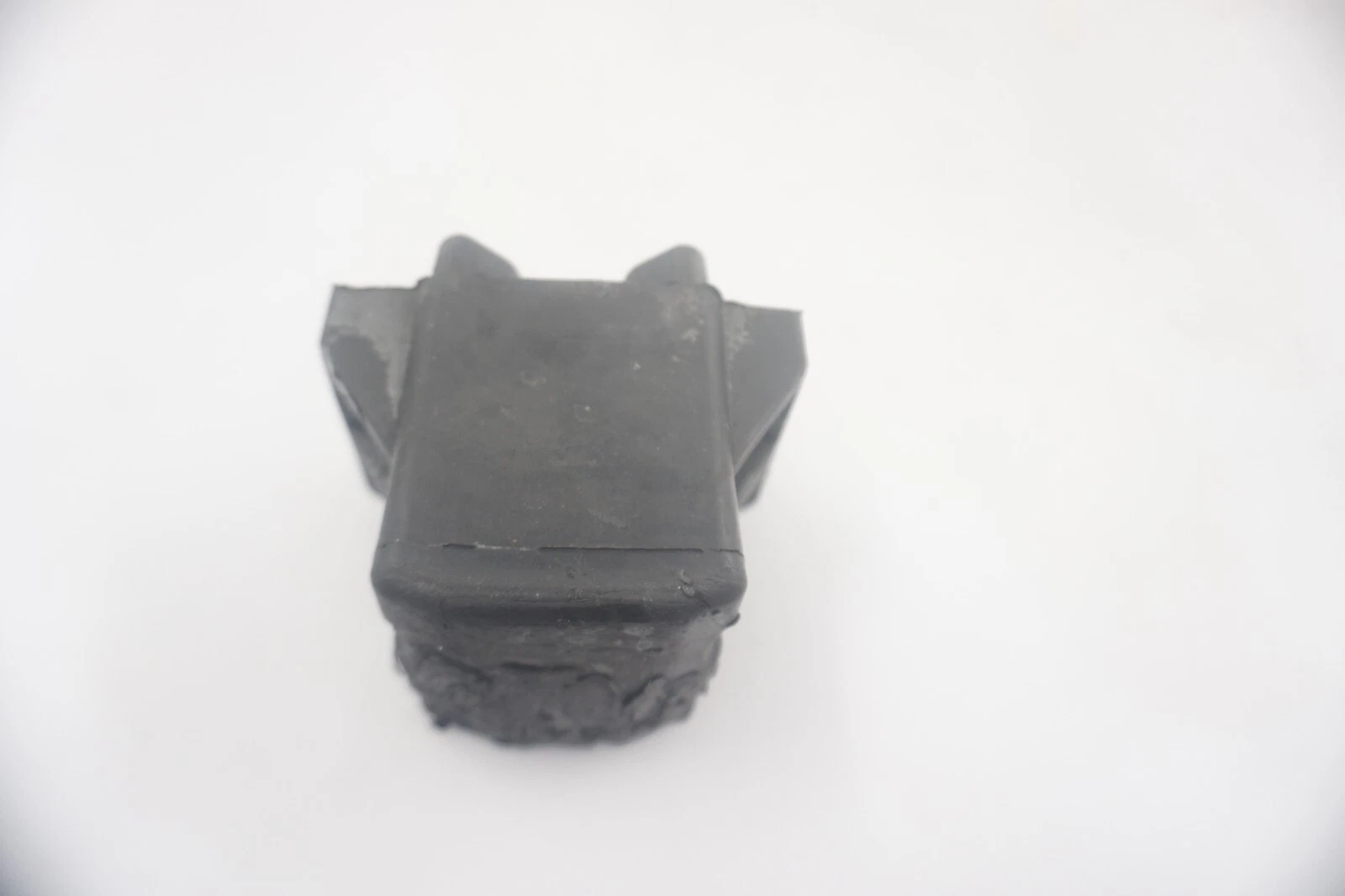1996-1997 Yamaha WaveVenture 1100 OEM Upper Engine Mount Stopper Assembly