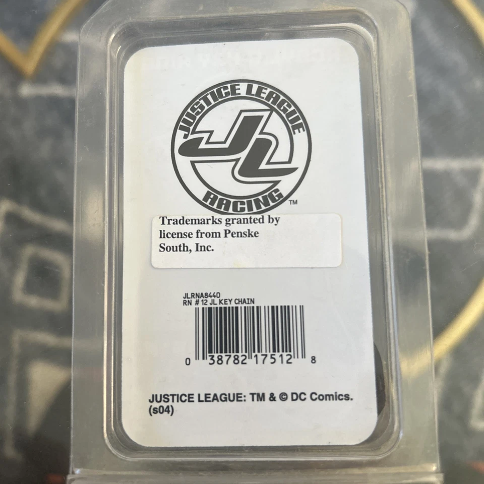 Llavero Ryan Newman Liga de la Justicia NASCAR Racing Foto 2 de 2