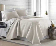 Southshore Fine Linens Vilano Oversized Bone King/CAL King Quilt & Sham Set