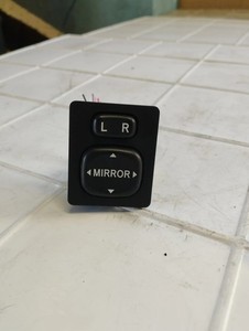 TOYOTA COROLLA Verso ZER, ZZE12, R1 Spiegeleinstellschalter 183574 21334065