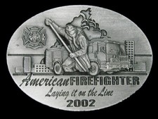 TA17159 2002 AMERICAN FIREFIGHTER LAYING IT ON THE LINE COMMEMORATIVE BUCKLE