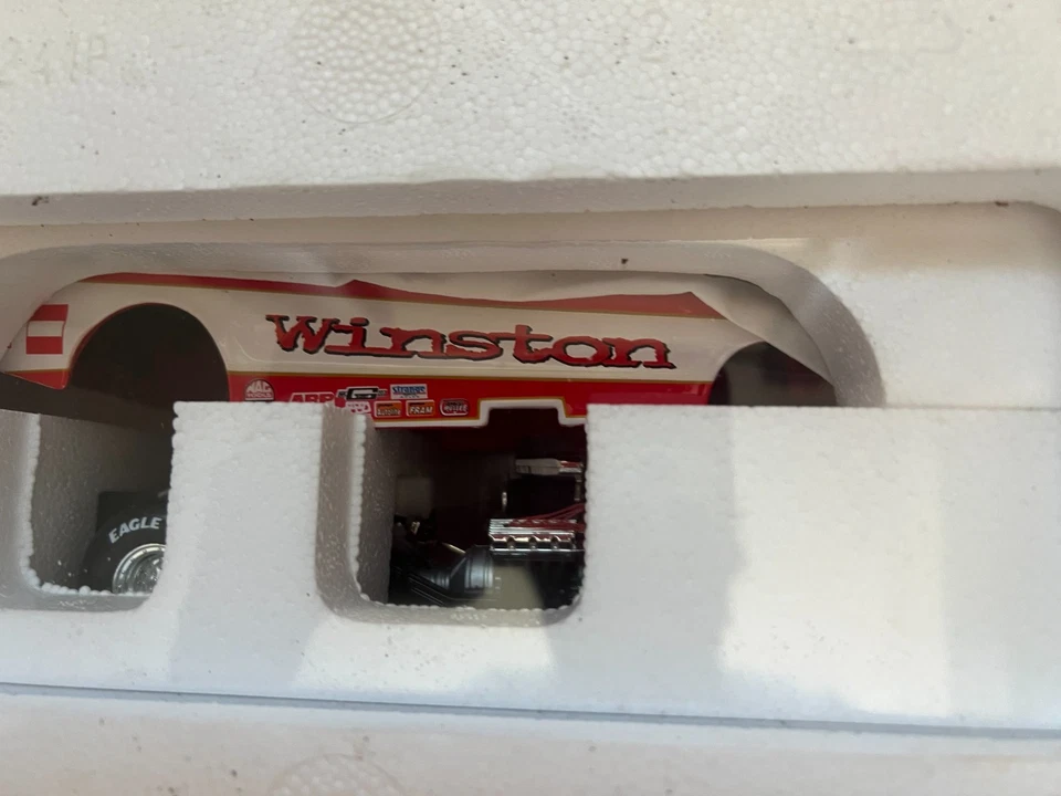 BRANCO BAZEMORE 1997 RCCA WINSTON MUSTANG CARRO ENGRAÇADO ESCALA 1/24 1/3500 COM ESTOJO - Imagem 3 de 3