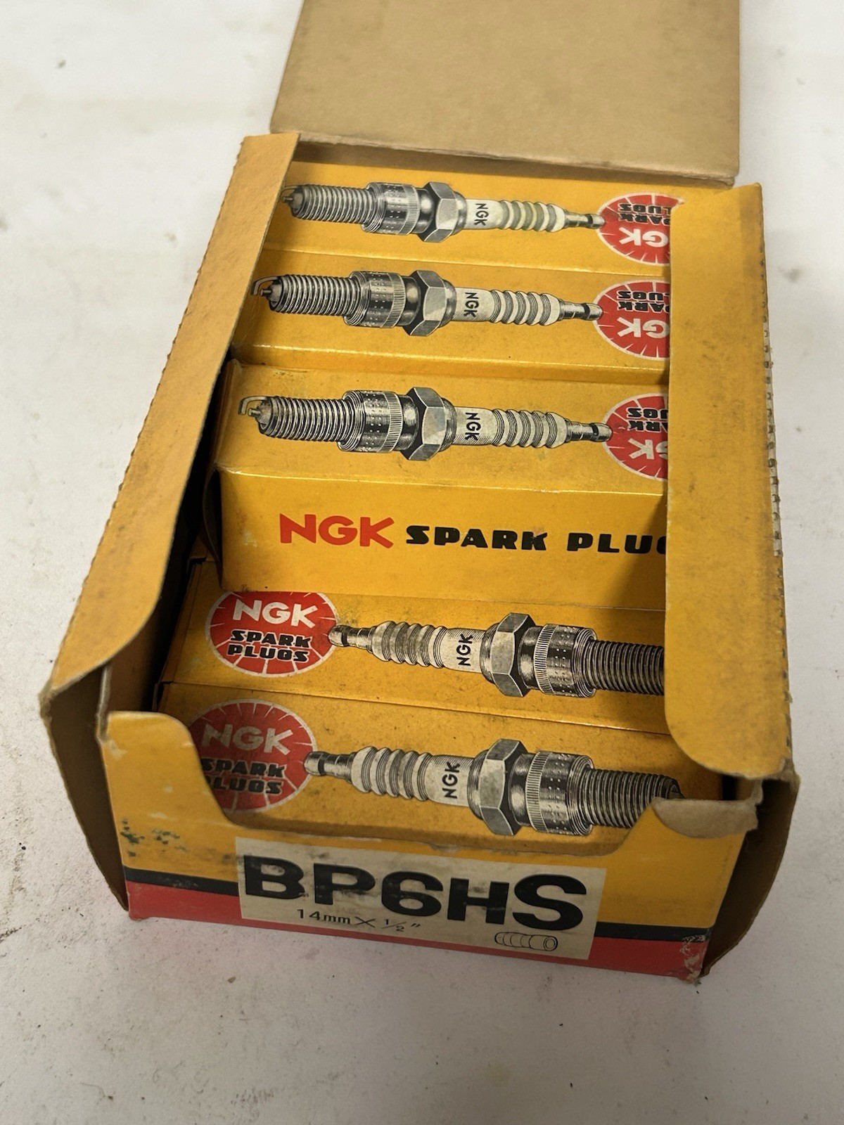 NGK - 7331 - Spark Plugs, BP6HS