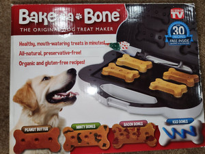 Bake a Bone DOG TREAT MAKER Green As Seen On TV Homemade Puppy Snacks. "NEW"