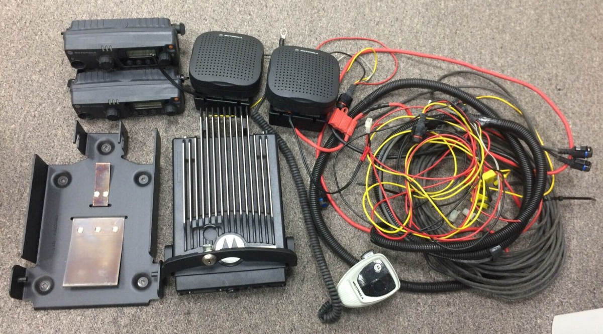 Motorola PM1500, AAM79KTD9PW6AN, DUAL HEAD VHF, Locking Mount