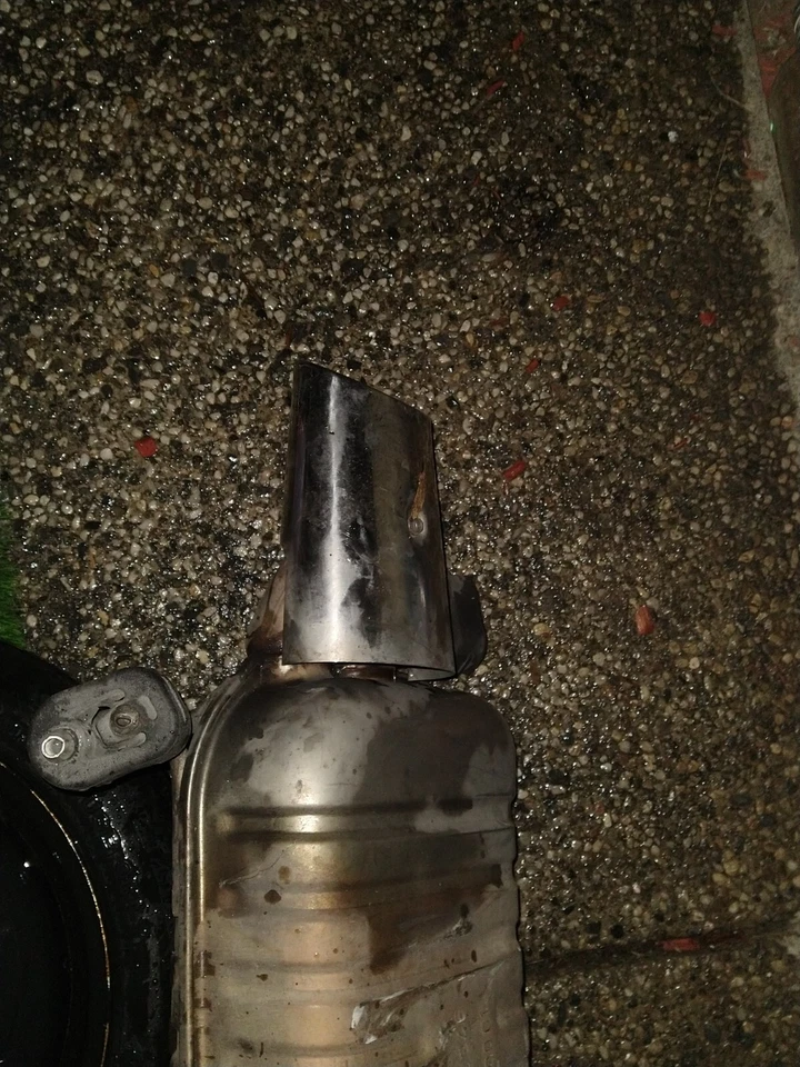 Sistema escape izquierdo mercedes-benz clk500 a20849`0001 w209 Foto 4 de 4