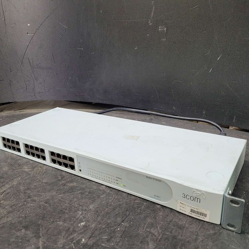 BASELINE 10/100 Hub 3C16411 24-Port - Picture 7 of 8