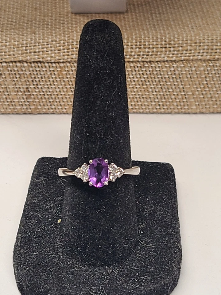 Conjunto de colgante y anillo de tres lados de zafiro blanco ovalado de amatista y zafiro blanco creado en S Foto 3 de 4