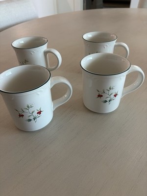 Pfaltzgraff Winterberry 12oz Coffee Mugs Set of 4