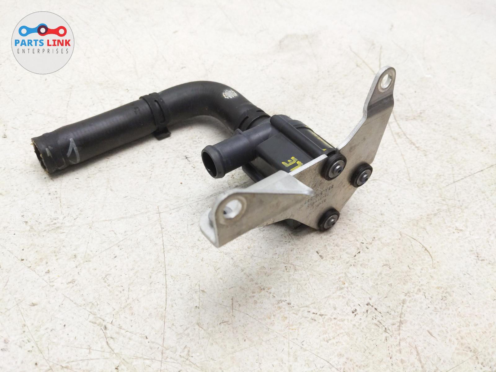 Bentley Bentayga 2016-2020 LEFT Auxiliary water pump