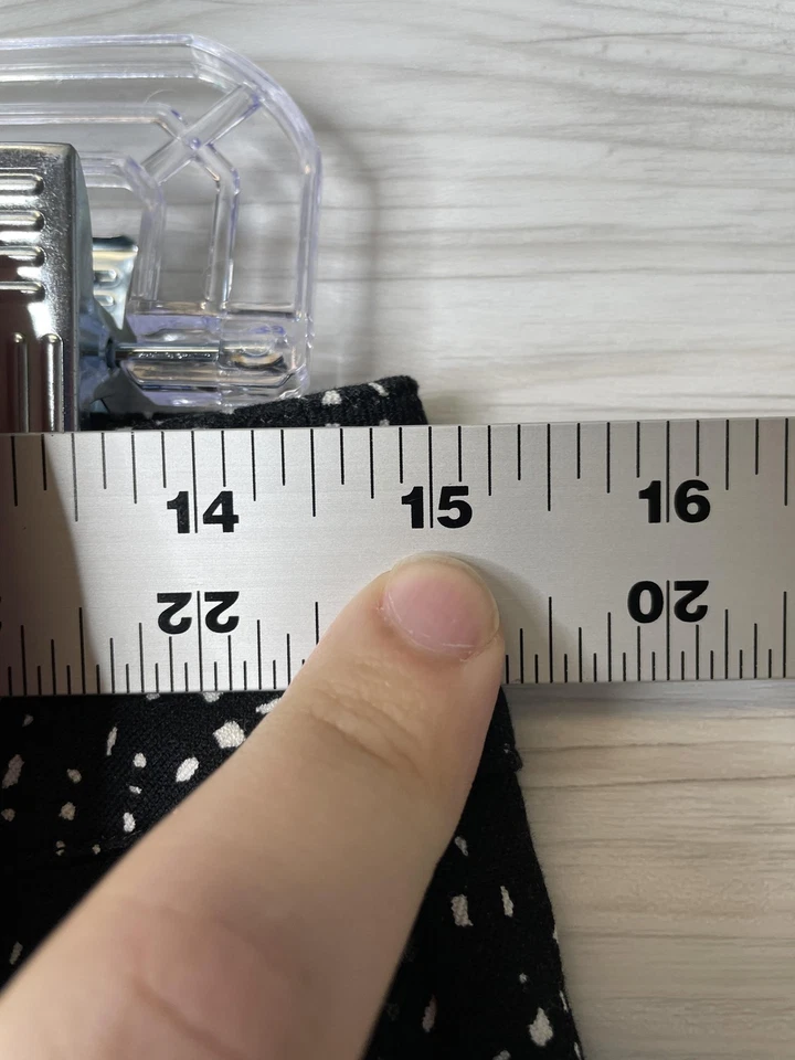 Vestido APT 9 Calças Femininas 4 Preto Branco Estampa de Salpicos Elástico Tornozelo Cropped - Imagem 4 de 4