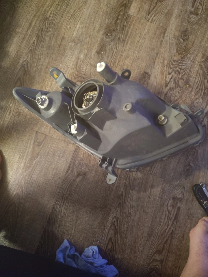 Правая фара в сборе со стороны водителя Scion Xa 2004 2005 - Изображение 4 из 4