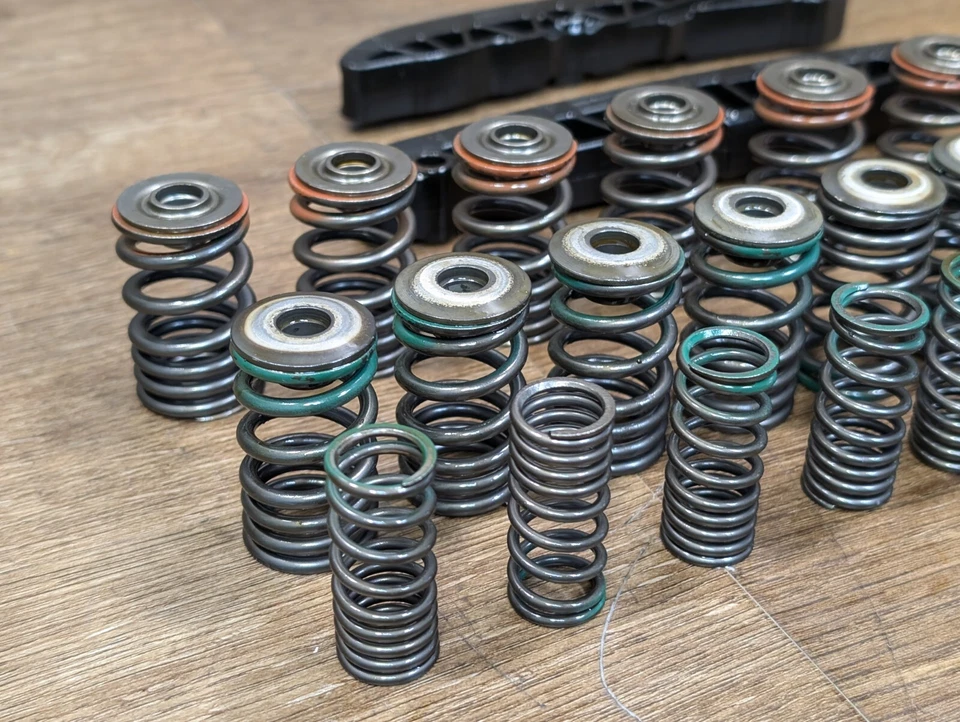 BMW S1000RR 2010-2014 PERNO DE MONTAJE HERRAJES VÁLVULA RESORTE JUNTA DE CADENA DE DISTRIBUCIÓN Foto 3 de 4