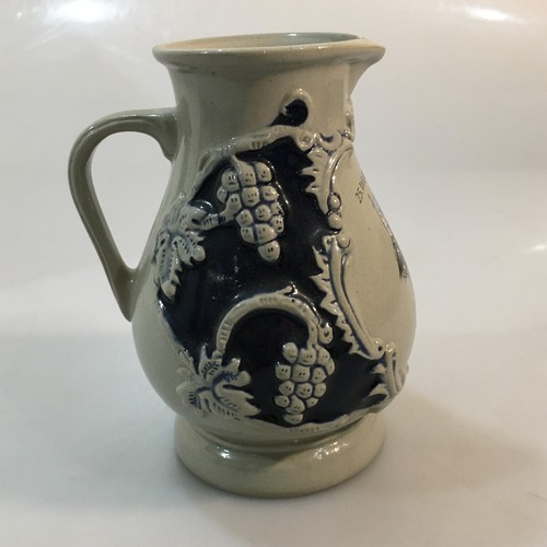 Oktoberfest Weinfest 98 German Wine Pitcher Winzerverein Wicker Hardarbeit - Picture 3 of 6