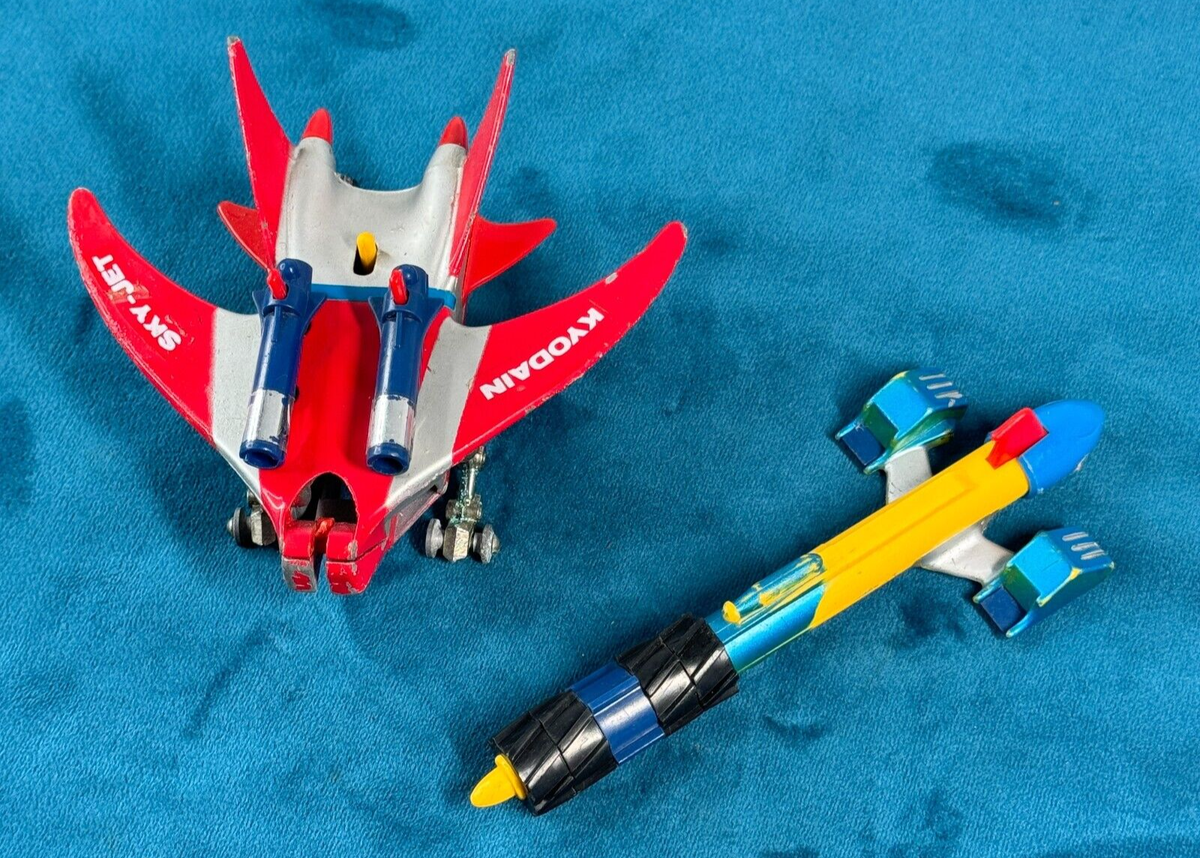 テツジンスカイライン Space Ironmen Kyodain Uchuu Tetsujin Figure Vintage Toy Skyjet