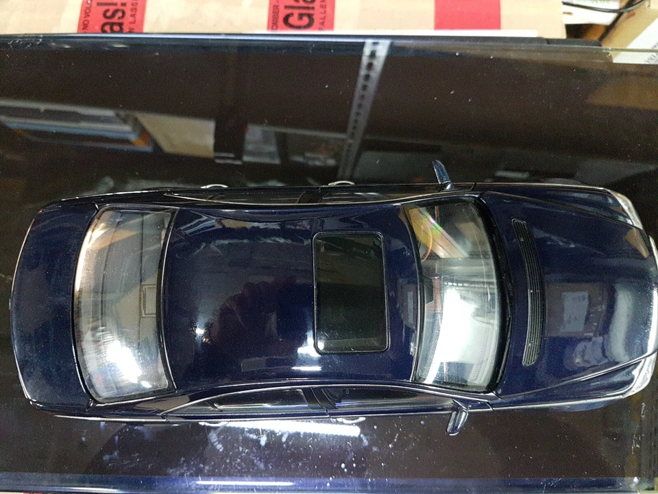 Autoart  Maybach 57   1/18 - Immagine 4 di 4