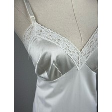 Vanity Fair VTG Full Slip 22" Adjustable Straps Cream Size 36