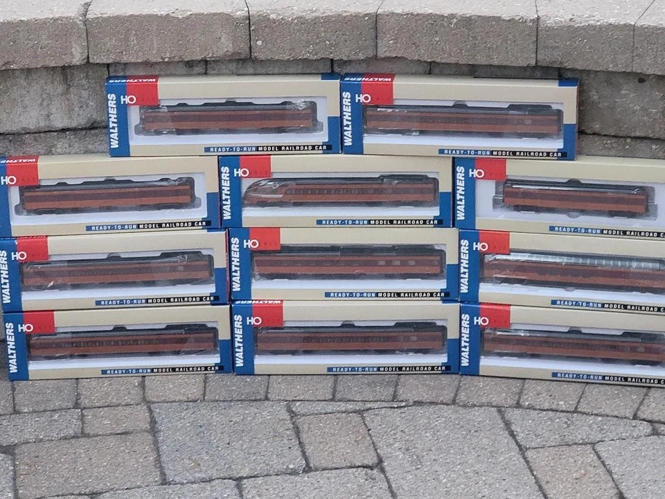 11 HO WALTERS 1955 MILWAUKEE ROAD HIAWATHA CARS W/ SUPERDOME & SKY TOP - Image 3 of 4