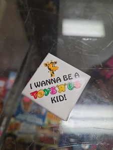Vintage 1990 "I wanna be a TOYS R US  Kid!" Geoffrey  Employee Button 1.5"