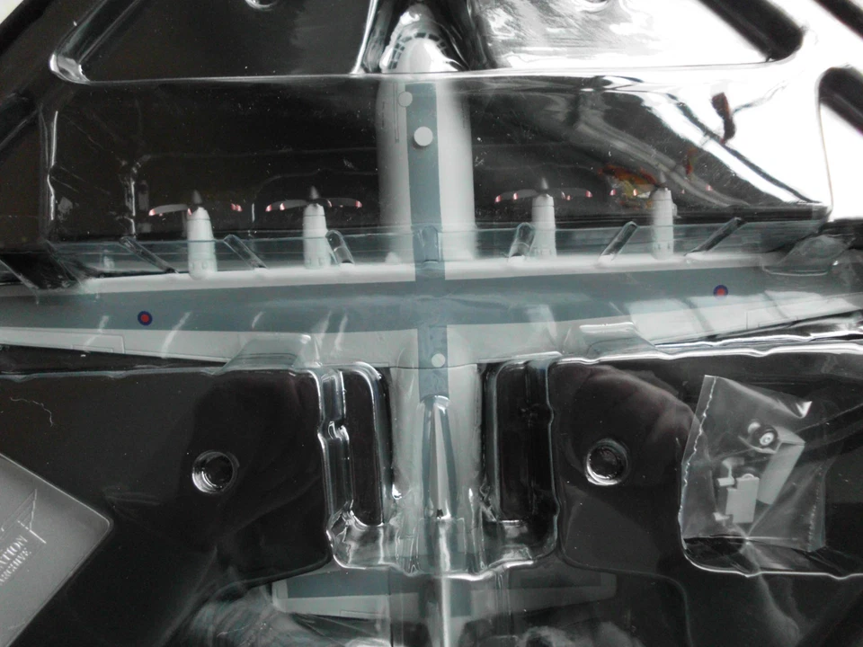 CORGI 1/144 - AA31311 "Lockheed Martin C-130J HERCULES RAF",  Neu in OVP - Bild 4 von 4