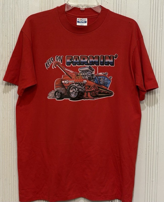 Vintage KEEP ON FARMIN’ Massey Ferguson Combine Hot Rod Tractor Hanes T-Shirt