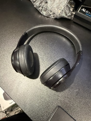 #ad Beats Solo3 Wireless On Ear Headphones Black PARTS Broken Doesn’t Turn On $34.99