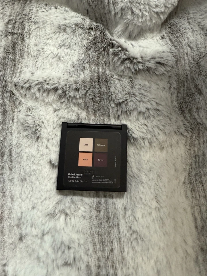 Glo Skin Beauty Shadow Quad Rebel Angel 3,6 g/0,12 OZ Foto 2 de 2