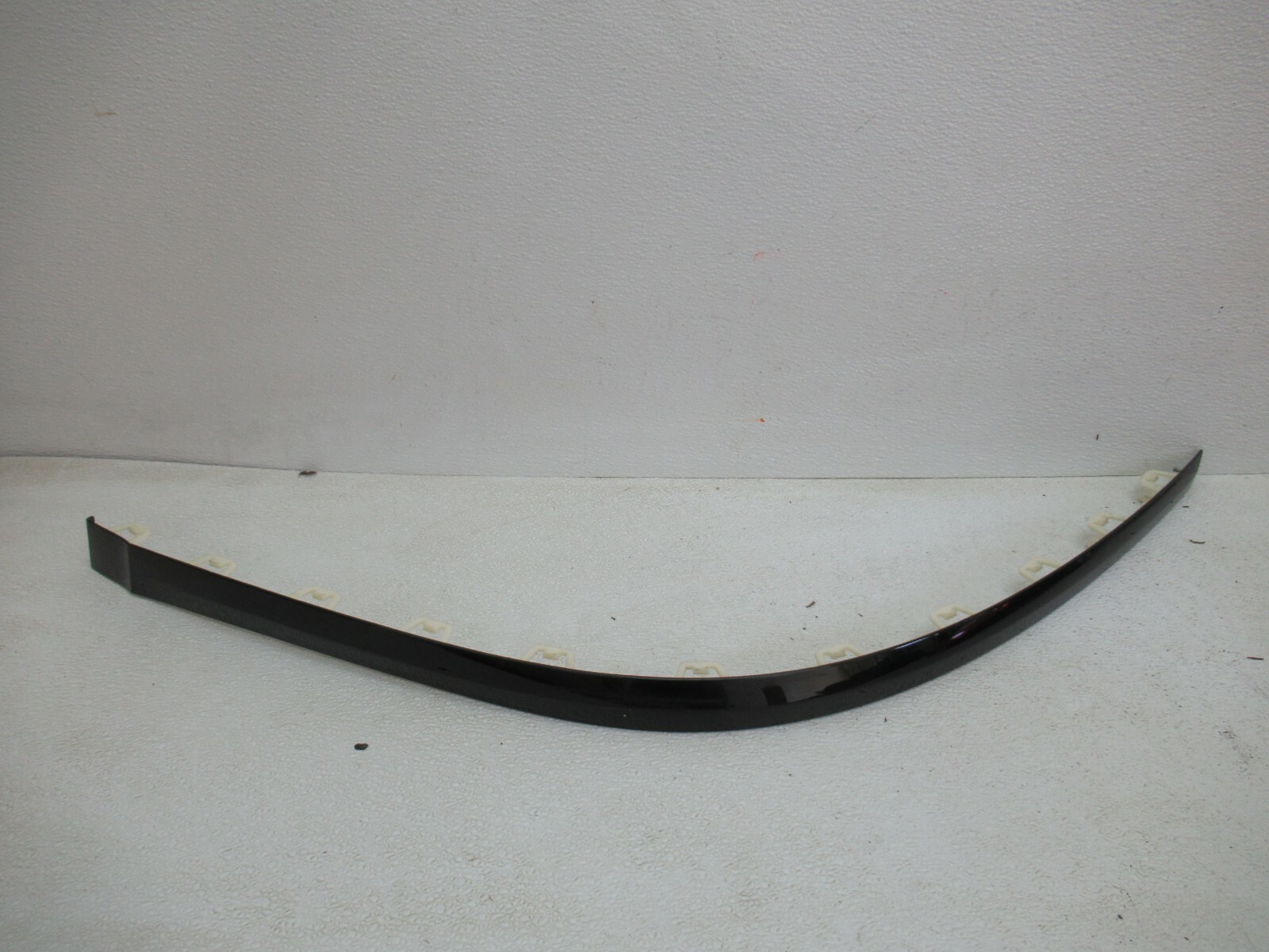 2017 2019 2020 BENTLEY BENTAYGA PASSENGER REAR BUMPER MOULDING TRIM PANEL OEM