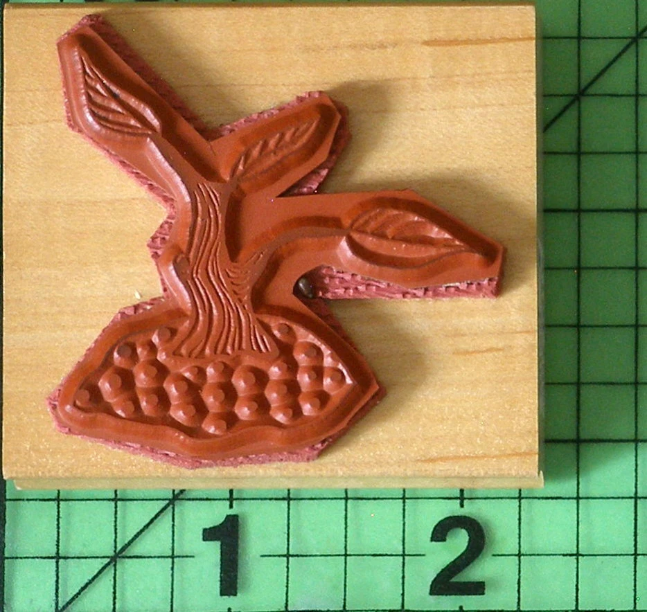 Tocón de árbol Jane Cather con hojas sello de goma montado en madera de Rubbermoon Foto 2 de 3