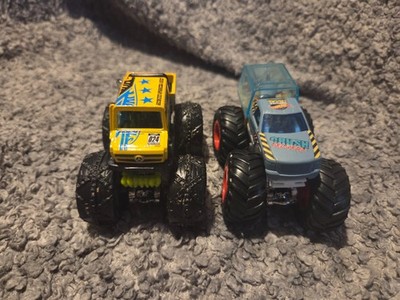 Hot Wheels Monster Trucks 2024 Unimog & Crush Lieferung lose guter Zustand