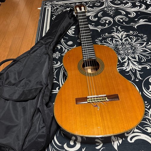 Guitarra clásica Yamaha C-300 tapa de cedro macizo hecha en Japón 1976-1983 - Imagen 1 de 14