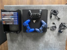 Sony PS4 Pro (1TB) + 7 games + 3 x Controllers